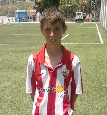 De Haro ya posa con su nueva camiseta 