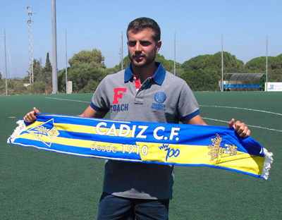 Gato con la bufanda del Cádiz 