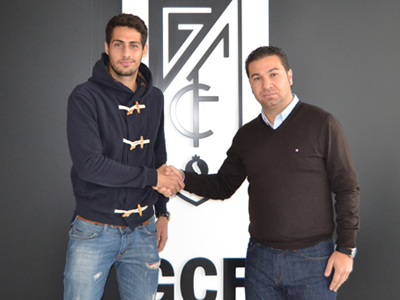 Vega ha firmado su nuevo contrato (GRANADA CF)