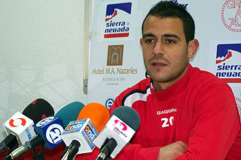 Pepe, jugador del Granada 74, en rueda de prensa Pepe, jugador del Granada 74, en rueda de prensa