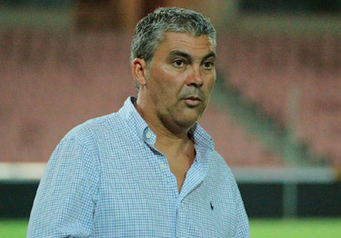 Aguado sigue un partido desde la banda (ROMERO)
