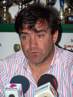 Marcos Alonso, entrenador del Granada 74 (GRJ)