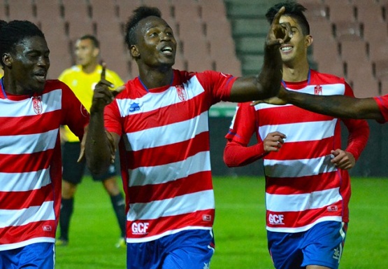 Los jugadores del Granada B celebran un tanto conseguido
