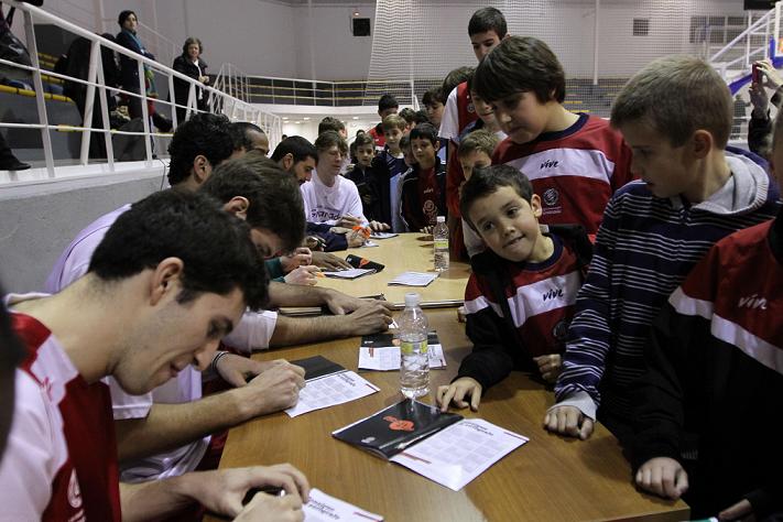Niños en un Training Day celebrado por el CB Granda (ARCHIVO)