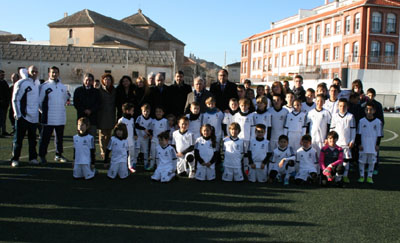 Amancio, junto a los integrantes de las escuelas 