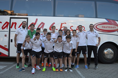 El equipo alevín antes de partir hacia Villarreal (GRANADA CF)