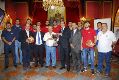 Recepción en el Ayuntamiento al CB Granada 