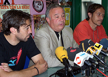 Carlos Marsá con Falcón y Gibanel en la rueda de prensa