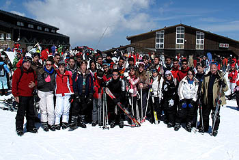 Alumnos del IES Pablo Neruda en las instalaciones de Sierra Nevada Alumnos del IES Pablo Neruda en las instalaciones de Sierra Nevada