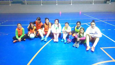 Las niñas disfrutaron de una jornada de fútbol sala 