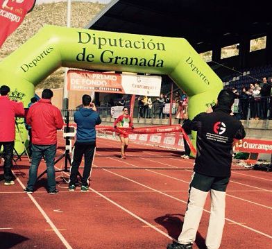 El ganador llegando a la meta 