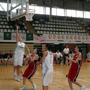 Jugada entre el CB Ramón y Cajal y el CB Conquero Jugada entre el CB Ramón y Cajal y el CB Conquero