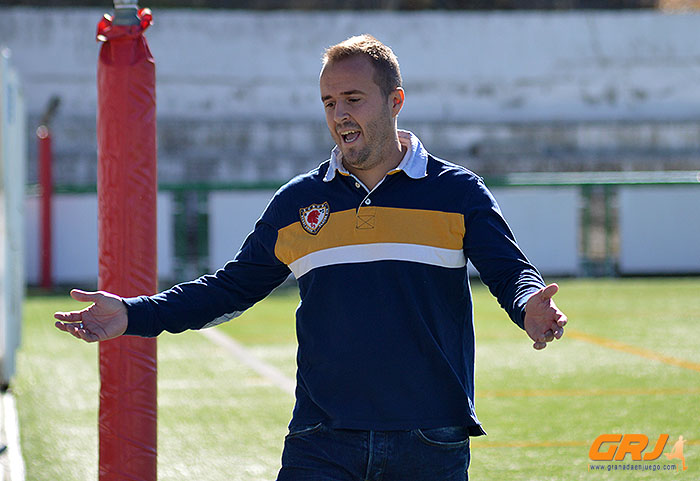 Michel, entrenador del Gabia CF, en el partido ante el Albolote CF (GRJ)