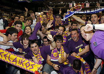 Los aficionados pucelanos celebran su vuelta a la ACB Los aficionados pucelanos celebran su vuelta a la ACB