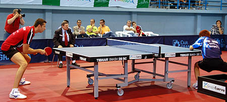 Vladimir Samsonov con Hu Bin en el partido más reñido de la semifinal (GRJ) Vladimir Samsonov con Hu Bin en el partido más reñido de la semifinal (GRJ)