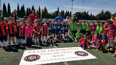 Foto de familia de los equipos participantes 