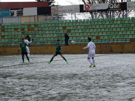 La nieve no quiso perderse el derbi entre Guadix y Huetor Vega ( GUADIX CF)