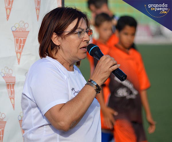 Lola Vila, presidenta del Guadix CF, durante la Guadix Cup (GRJ)