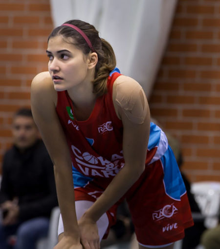 Laura Arrojo ha sellado su renovación con el Grupo Hafesa Raca (ANDRES CASTILLO)