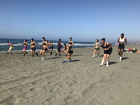 El Grupo Hafesa Raca ha trasladado el entreno a la playa (RACA)
