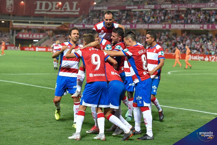 Los jugadores del Granada celebran uno de los goles anotados ante Osasuna (GRJ)