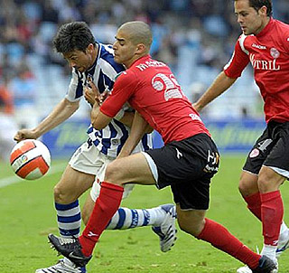Martí Crespí se aplica en defensa (REALSOCIEDAD.COM) Martí Crespí se aplica en defensa (REALSOCIEDAD.COM)