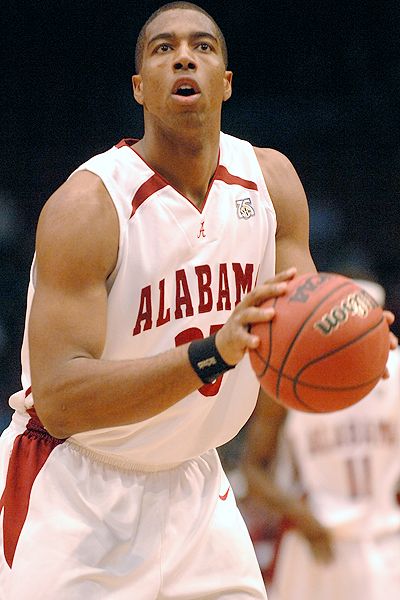 Hendrix no ha llegado a debutar en la NBA Hendrix no ha llegado a debutar en la NBA
