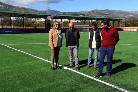 Autoridas y técnicos supervisan la mejora de la instalación (AYTO. ALMUÑECAR)