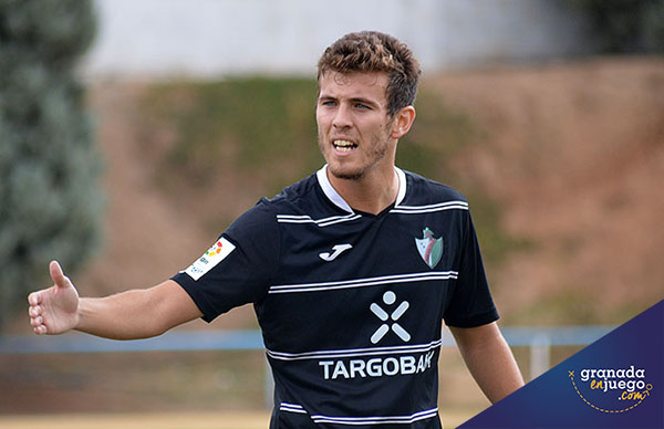 Javi Prieto en un partido con la camiseta del CD Huétor Vega (GRJ)