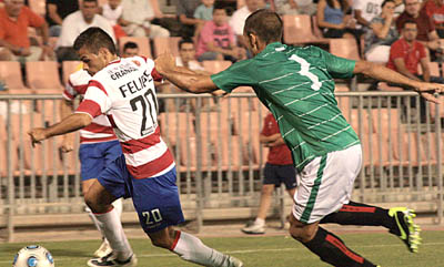 Felipe Sanchón en una acción de ataque en el debut liguero (LUIS F. RUIZ) Felipe Sanchón en una acción de ataque en el debut liguero (LUIS F. RUIZ)