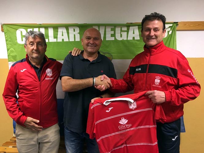 José Antonio Díaz tras cerrar su fichaje por el Cúllar Vega CF (GRJ) José Antonio Díaz tras cerrar su fichaje por el Cúllar Vega CF (GRJ)