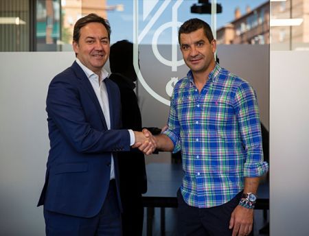 Antonio Fernández Monterrubio y Rubén Torrecilla tras cerrar el acuerdo (GRANADA CF) Antonio Fernández Monterrubio y Rubén Torrecilla tras cerrar el acuerdo (GRANADA CF)