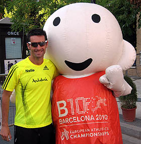 Paquillo con Barni, la mascota de Barcelona 2010 Paquillo con Barni, la mascota de Barcelona 2010