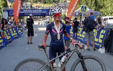 Estefanía Gámez a su llegada a la línea de meta (MANUELA FUNDACIÓN) Estefanía Gámez a su llegada a la línea de meta (MANUELA FUNDACIÓN)