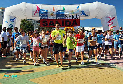 Paquillo Fernández encabezando la caminata popular de Nerja (GRJ) Paquillo Fernández encabezando la caminata popular de Nerja (GRJ)