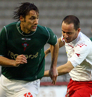 Luque en una acción ante el Racing de Ferrol Luque en una acción ante el Racing de Ferrol