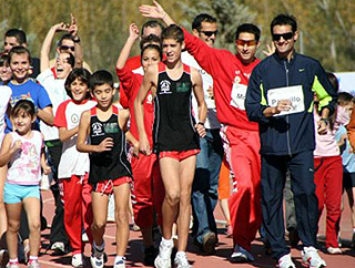 Paquillo Fernández con los alumnos de las escuelas de marcha Paquillo Fernández con los alumnos de las escuelas de marcha