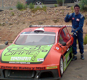 Enrique Cirre junto a su cohe en Véjer de la Frontera Enrique Cirre junto a su cohe en Véjer de la Frontera