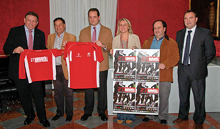 Marifrán Carazo junto a las distintas autoridades en la presentación de la Media Maratón Marifrán Carazo junto a las distintas autoridades en la presentación de la Media Maratón