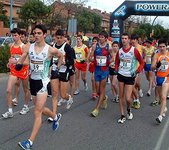 El atleta accitano Alberto Amezcua en la salida de la prueba (GRJ) El atleta accitano Alberto Amezcua en la salida de la prueba (GRJ)
