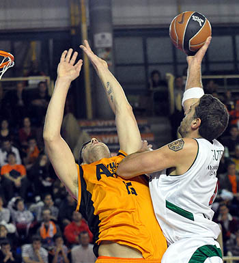 Juampi Gutiérrez durante el encuentro ante Fuenlabrada (ACBMEDIA) Juampi Gutiérrez durante el encuentro ante Fuenlabrada (ACBMEDIA)