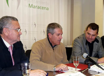 Francisco López, José Manuel Molina y Noel López en la firma (GRJ) Francisco López, José Manuel Molina y Noel López en la firma (GRJ)