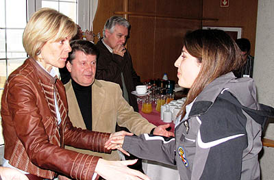 Carolina Ruiz, junto a la directora de Sierra Nevada antes de partir a Vancouver Carolina Ruiz, junto a la directora de Sierra Nevada antes de partir a Vancouver