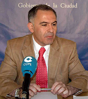 Santiago Pérez, alcalde de Guadix, muestra su apoyo Santiago Pérez, alcalde de Guadix, muestra su apoyo