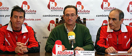 Un momento de la presentación de la prueba en el Ayuntamiento de Albolote (GRJ) Un momento de la presentación de la prueba en el Ayuntamiento de Albolote (GRJ)