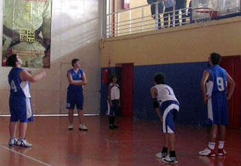 Los infantiles perdieron en su salida a la cancha del Atarfe Los infantiles perdieron en su salida a la cancha del Atarfe