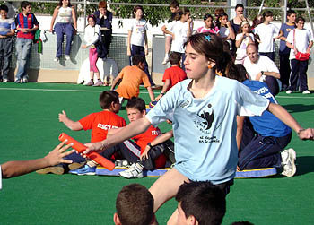 Una niña participando en Armilla en la competición de relevos (GRJ) Una niña participando en Armilla en la competición de relevos (GRJ)
