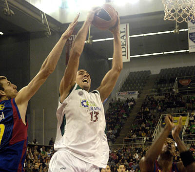 Pablo Aguilar en una acción en el encuentro de ida (ACBMEDIA) Pablo Aguilar en una acción en el encuentro de ida (ACBMEDIA)