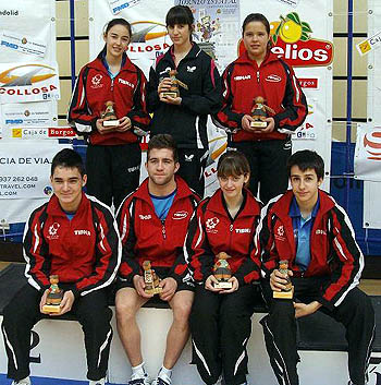 Los medallistas del CajaGranada en el podium de Valladolid (GRJ) Los medallistas del CajaGranada en el podium de Valladolid (GRJ)
