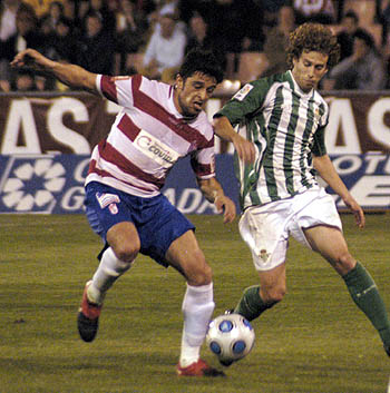 Tariq en una acción del encuentro ante el Betis B (PACO AYALA) Tariq en una acción del encuentro ante el Betis B (PACO AYALA)